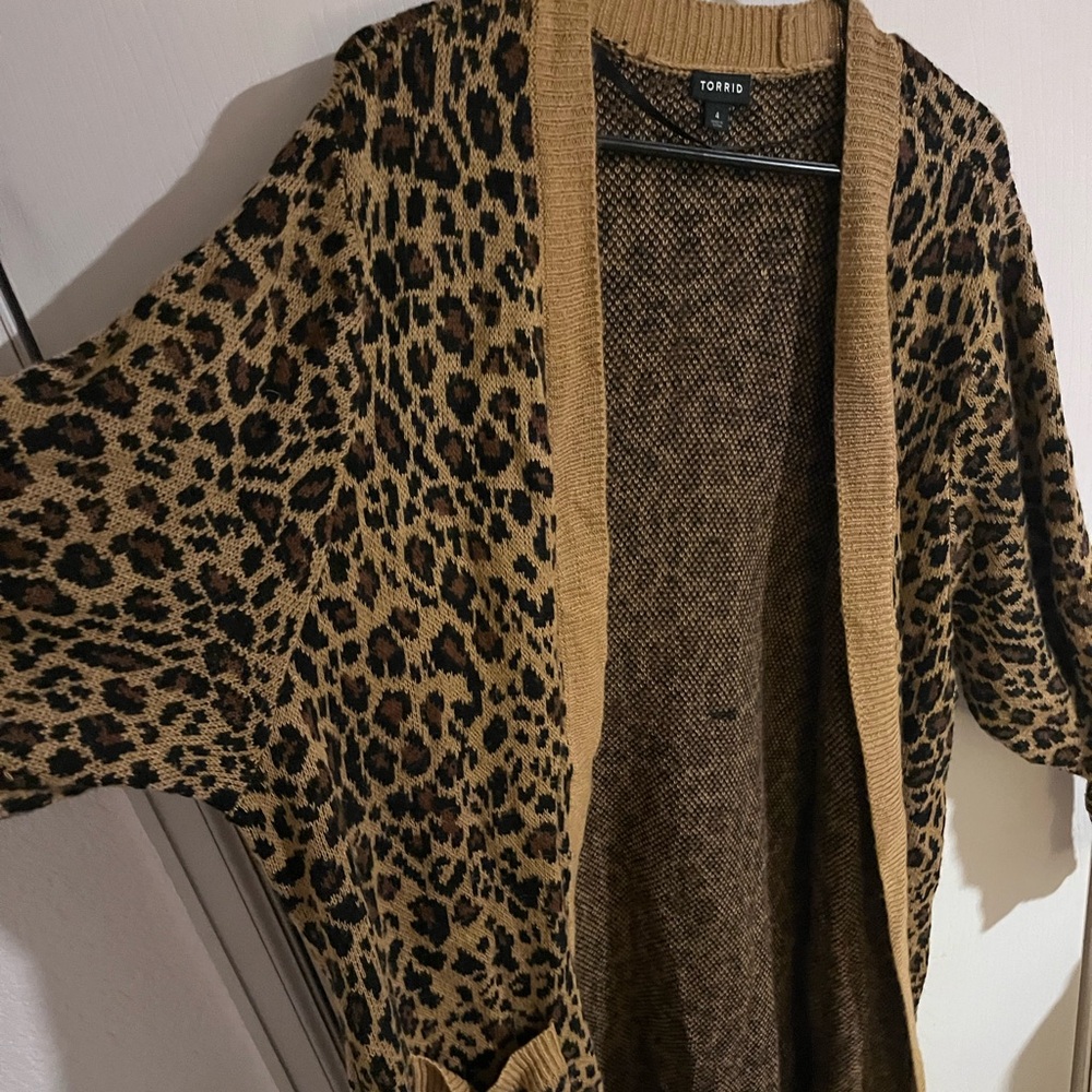 Torrid, size 4 cardigan w/pockets.